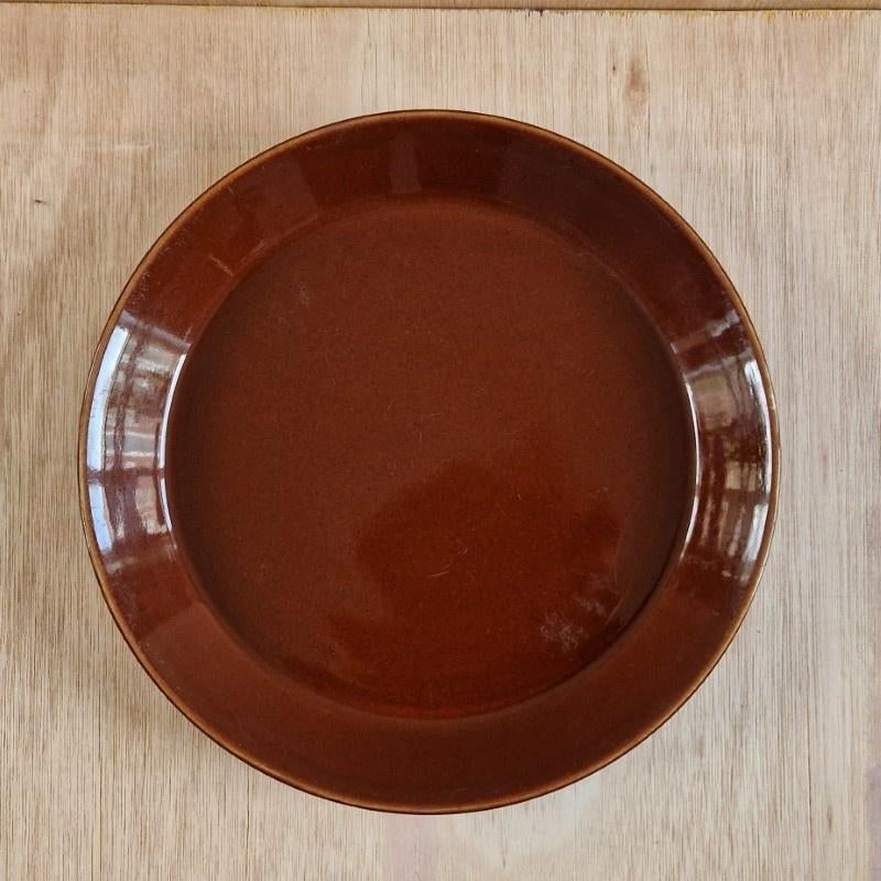 Arabia Kilta dinerbord bruin, Antiek en Kunst, Antiek | Servies los, Ophalen of Verzenden