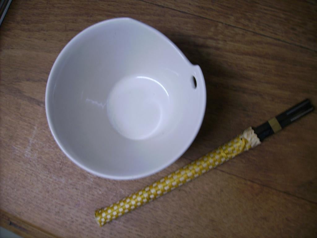 kom / rijstkom + set eetstokjes, Nieuw, Ophalen of Verzenden, Kom(men), Overige stijlen