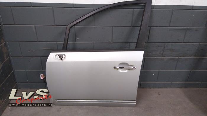 Portier 4Deurs links-voor van een Kia Carens, Auto-onderdelen, Carrosserie en Plaatwerk, -, Deur, -, Ophalen of Verzenden