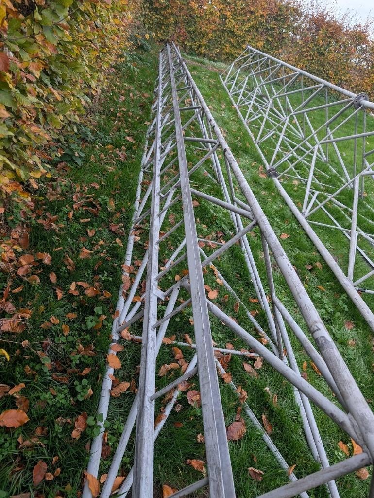 Zware antenne mast 22m met lift, Ophalen, Gebruikt, Mast