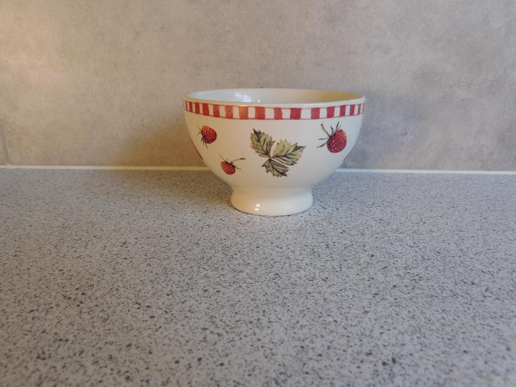 Kom 10 cm. Strawberry JET by ter Steege, Ophalen of Verzenden, Zo goed als nieuw, Kom(men), Overige stijlen