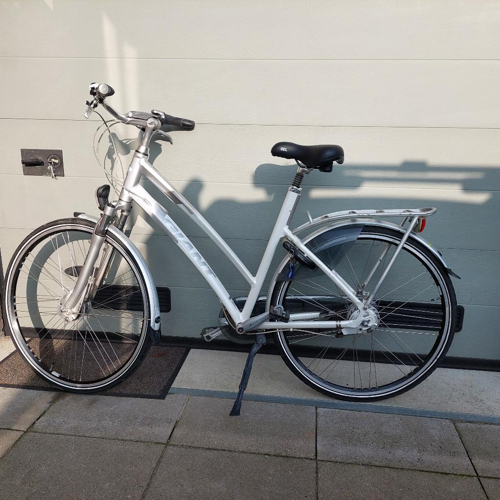 Giant stadfiets dames Cosmo CS 2, Fietsen en Brommers, Fietsen | Dames | Damesfietsen, Ophalen, 53 tot 56 cm, Versnellingen, Giant