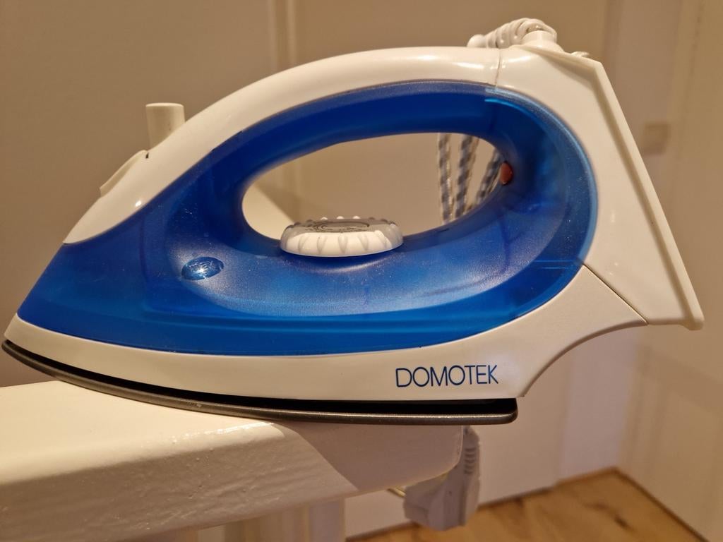Domotek Strijkijzer - Handzaam & Nieuw in Doos, Ophalen, Nieuw, Strijkijzer met snoer
