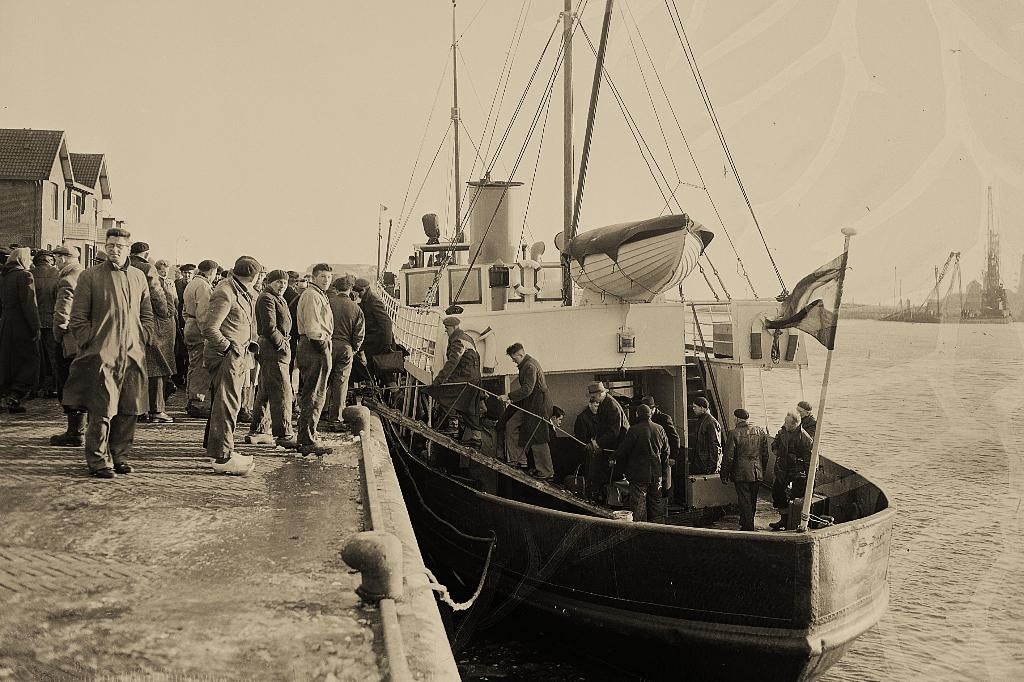 Vlieland , de oude vlieland in ijmuiden, Ophalen of Verzenden, 1940 tot 1960, Ongelopen, Waddeneilanden