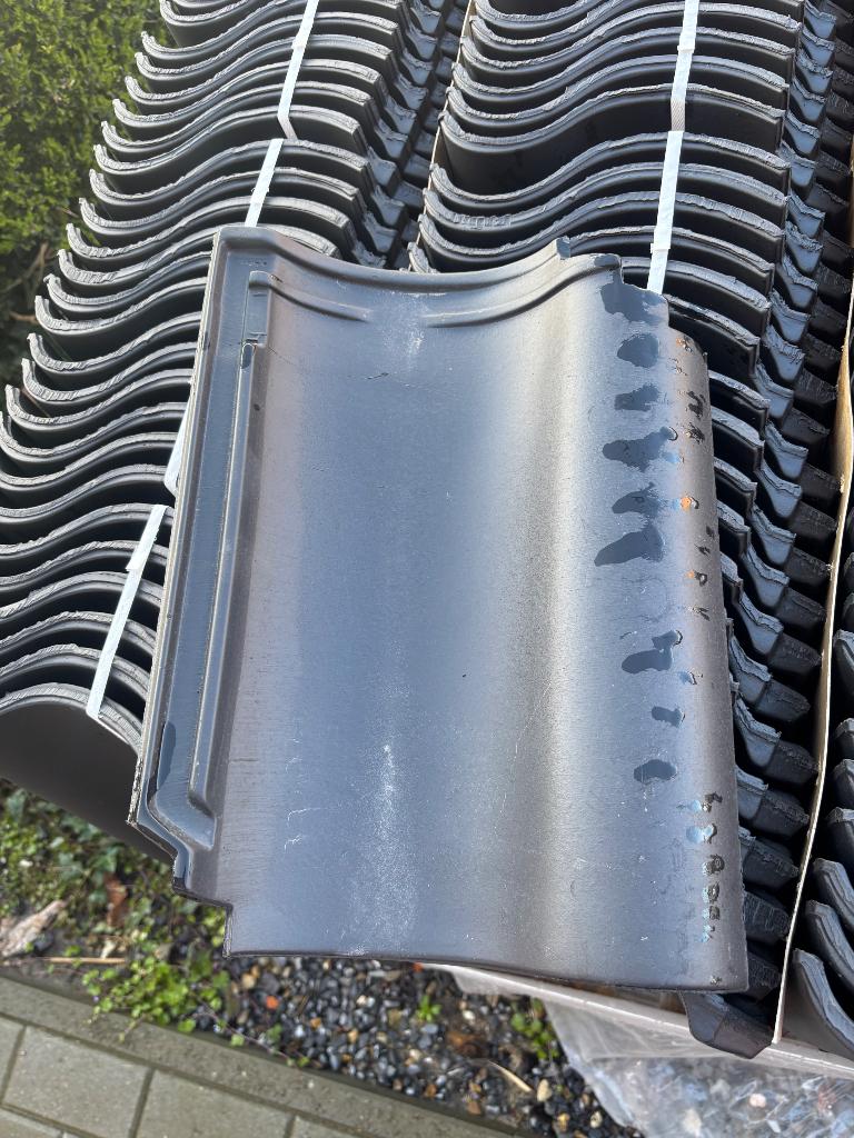 Restpartij dakpannen Monier 206 zwart glazura, Ophalen, Steen of Klei, Zwart, Nieuw