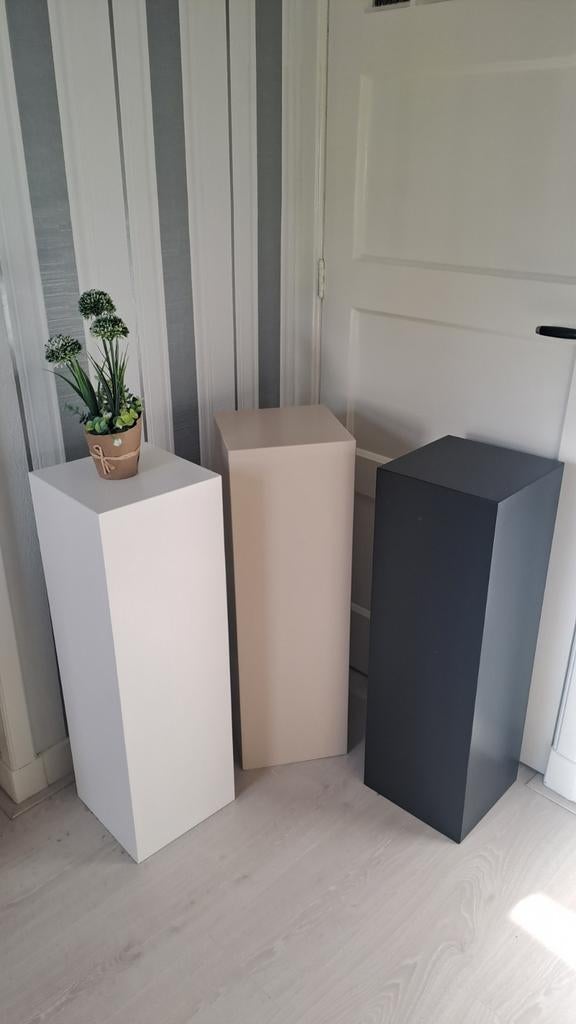 Nieuwe strakke MDF zuilen in wit, zwart en beige, Ophalen, Nieuw
