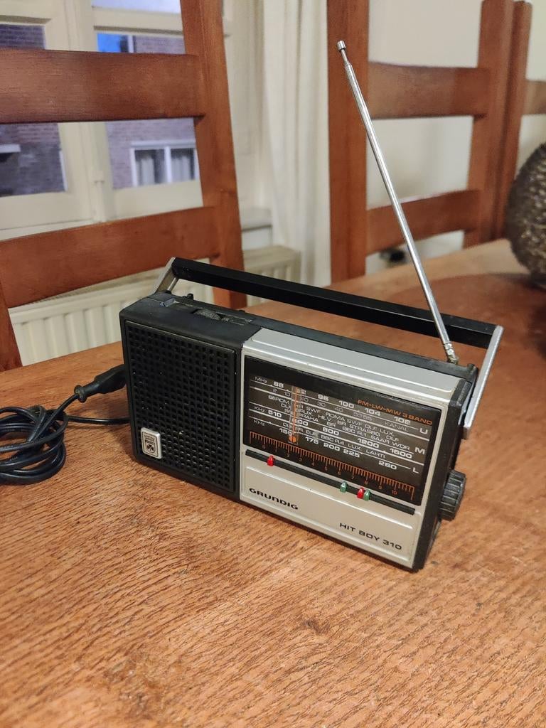 Grundig Hit Boy 310 Transistorradio - Vintage Radio, Ophalen of Verzenden, Gebruikt, Transistorradio