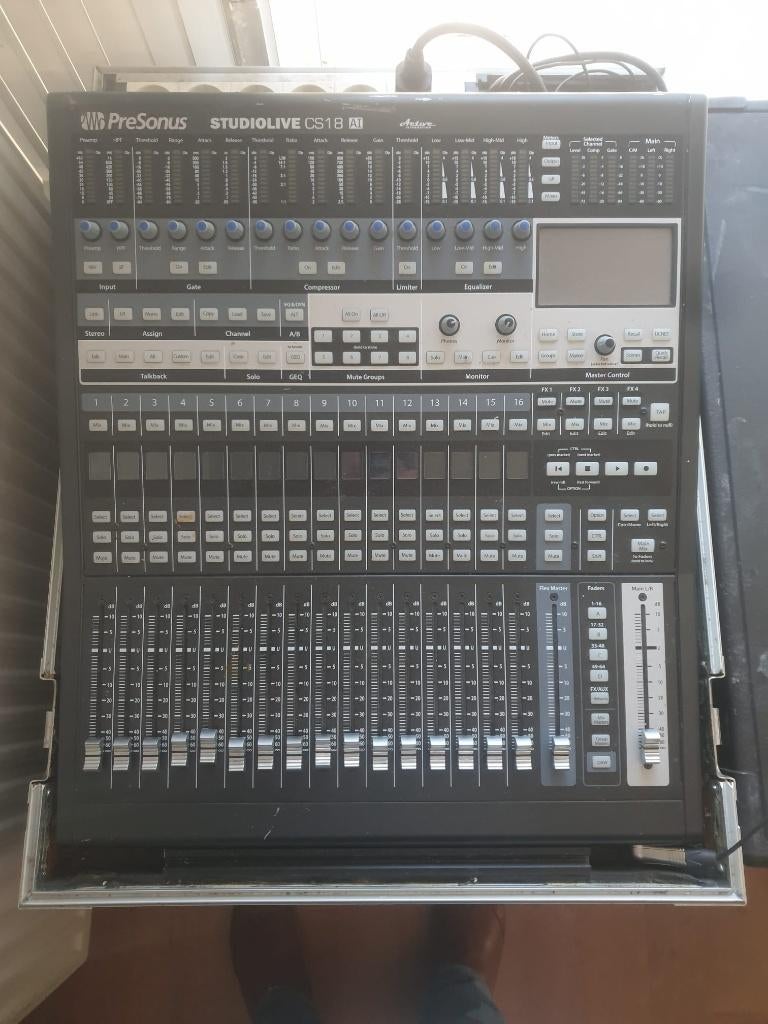 Presonus StudioLive CS18AI + flightcase + AKG TB headset, Ophalen of Verzenden, Gebruikt, 20 kanalen of meer, Microfooningang