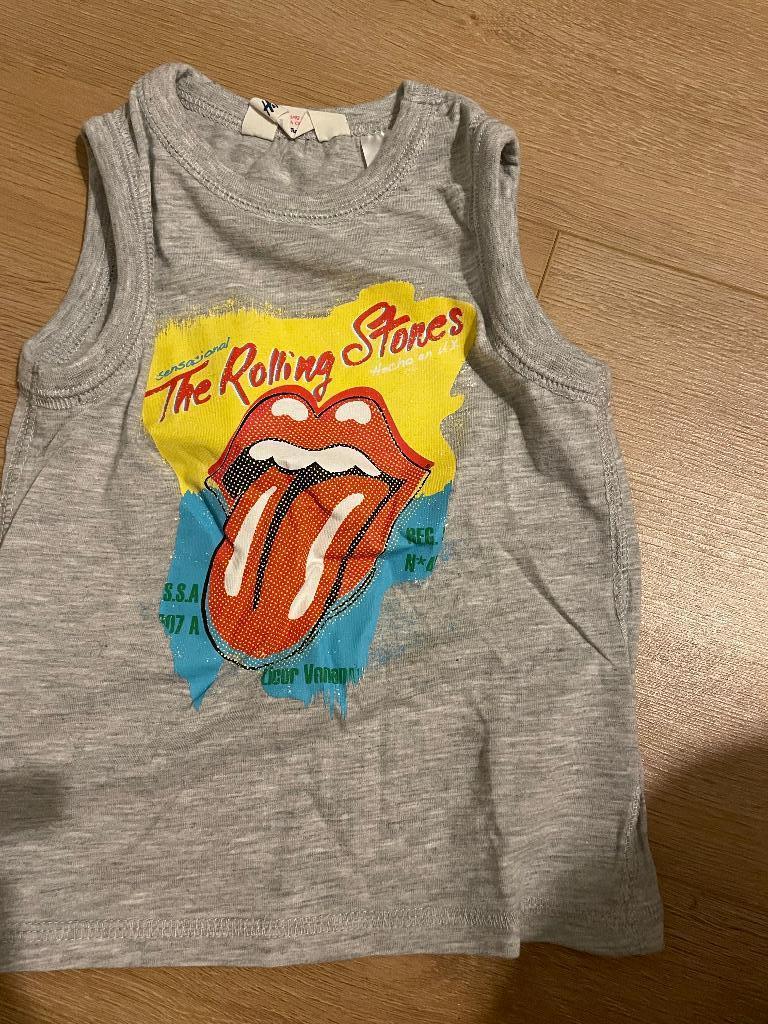H&M mouwloos t-shirt grijs Rolling Stones maat 86-92, Kinderen en Baby's, H&M, Ophalen of Verzenden, Zo goed als nieuw, Shirt of Longsleeve