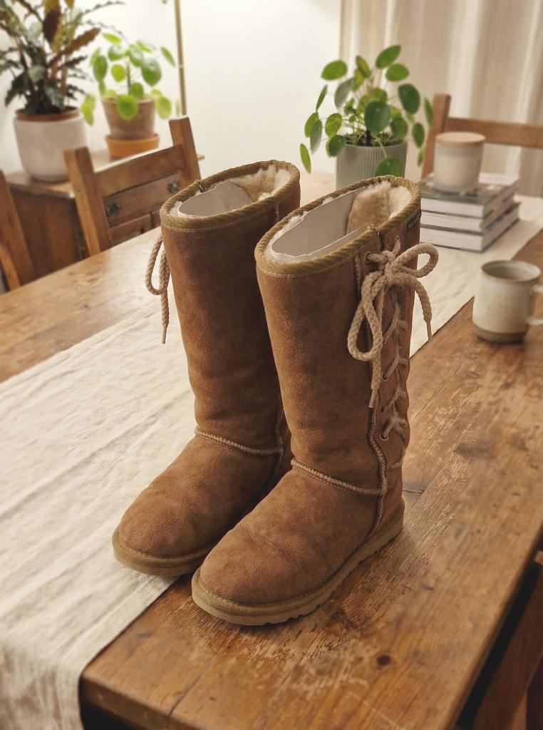 Tall Lace-Up Sheepskin Ugg Boots Maat 37, Hoge laarzen, UGG, Bruin, Verzenden