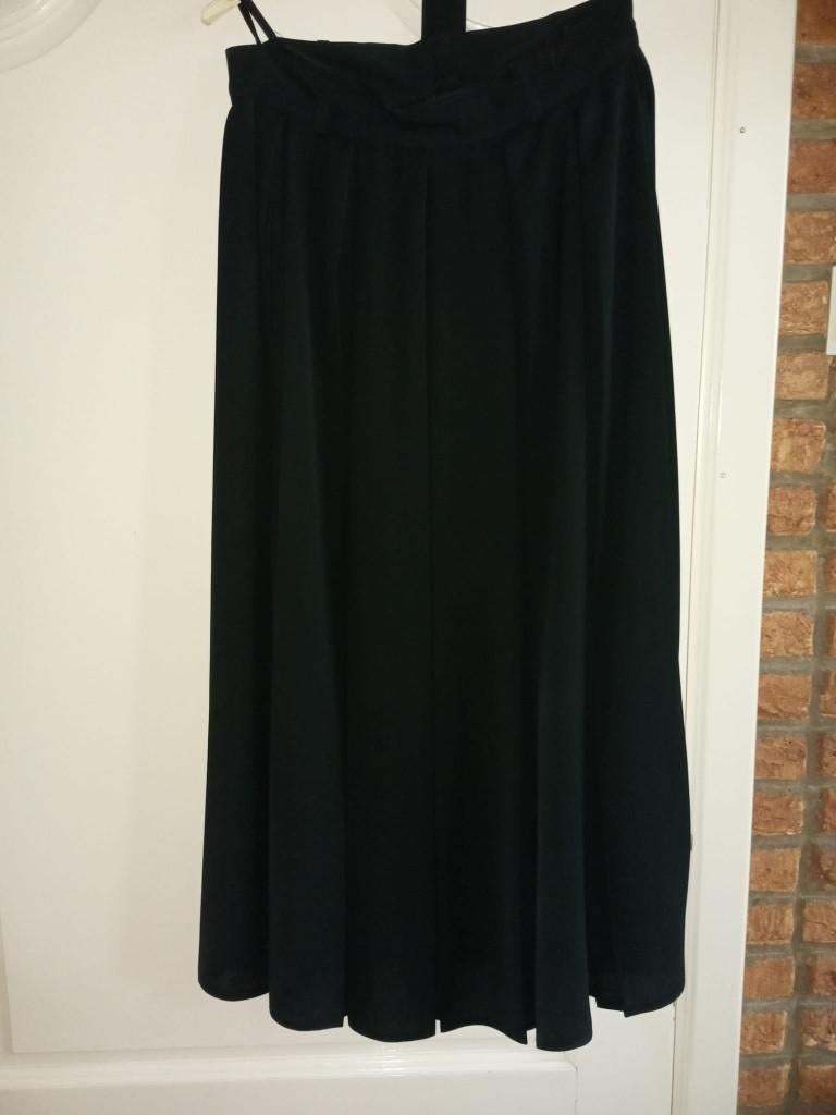 damesrok, Maat 38/40 (M), Zwart, Gedragen, Onder de knie