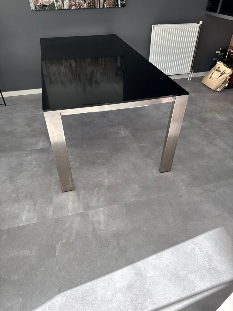 Moderne binnen-/buitentafel met stenen blad en stalen frame, Huis en Inrichting, Tafels | Eettafels, Gebruikt, 50 tot 100 cm, 150 tot 200 cm