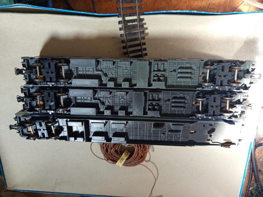 Drie rijtuigen van Roco, Ophalen of Verzenden, Gelijkstroom, Wagon, Roco