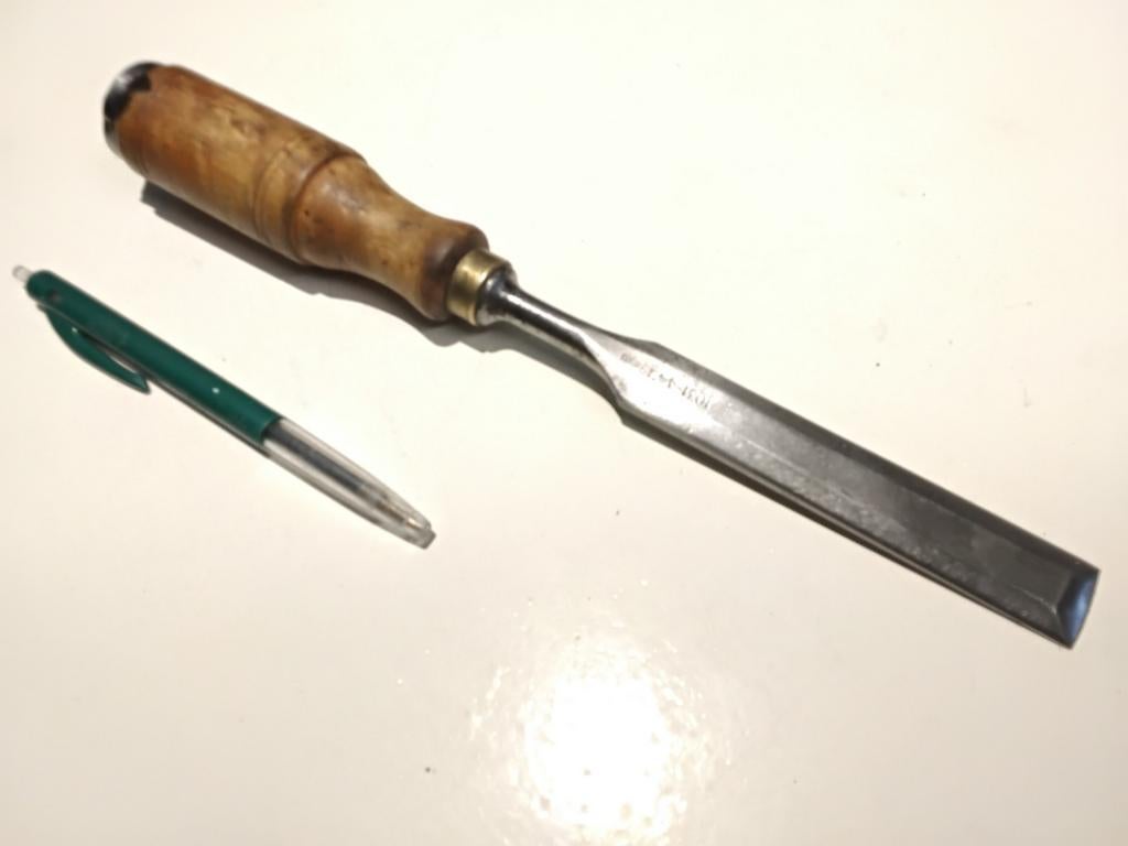 Mooie beitel van EA Berg 18mm, Antiek en Kunst, Antiek | Gereedschap en Instrumenten, Ophalen of Verzenden