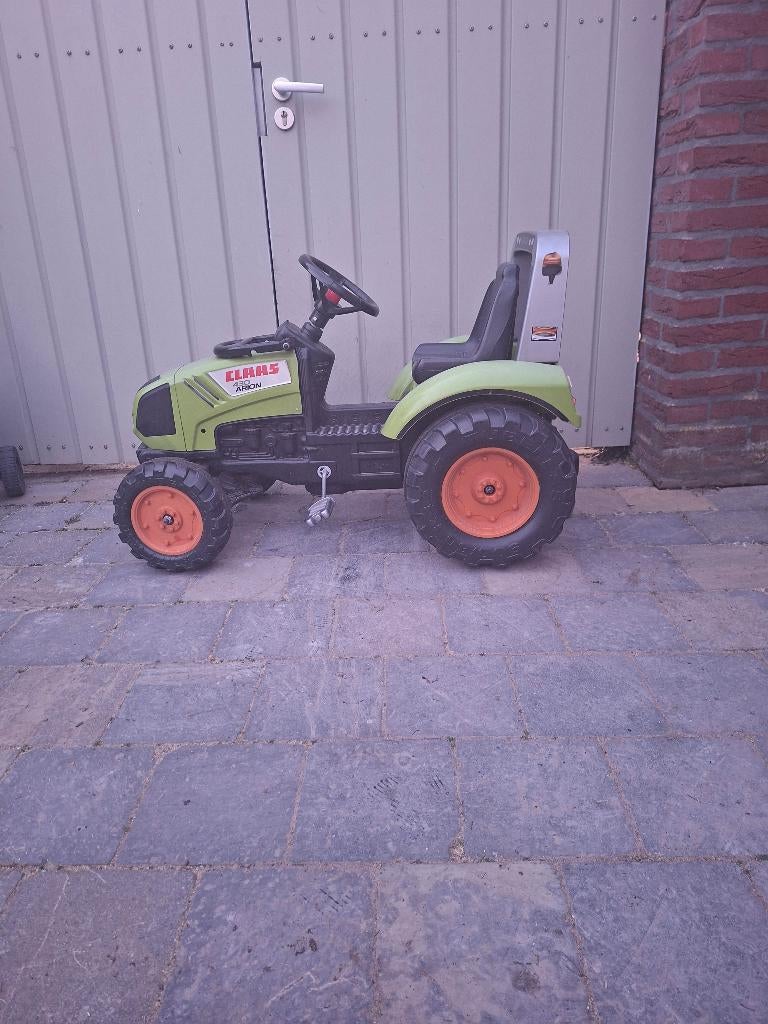 Les Amis de la Ferme Traktor Claas 540 met aanhanger