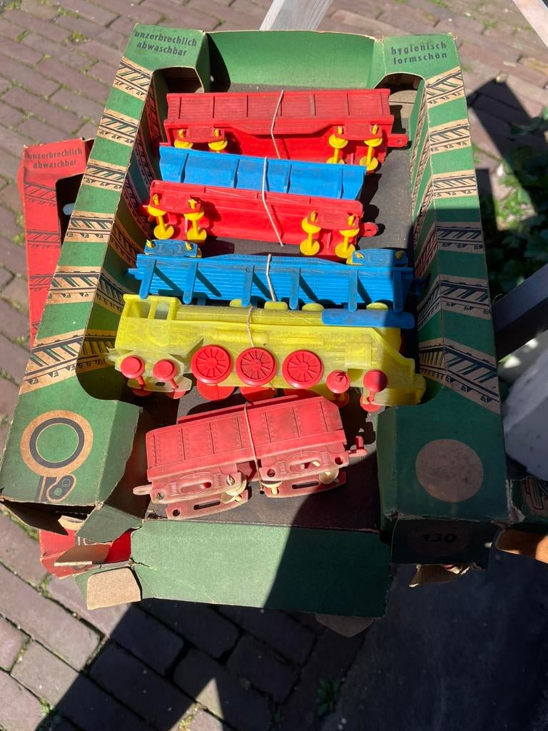 Oude winkelstock plastic treintjes in ds 3x verzamelaar, Antiek en Kunst, Antiek | Speelgoed, Ophalen of Verzenden