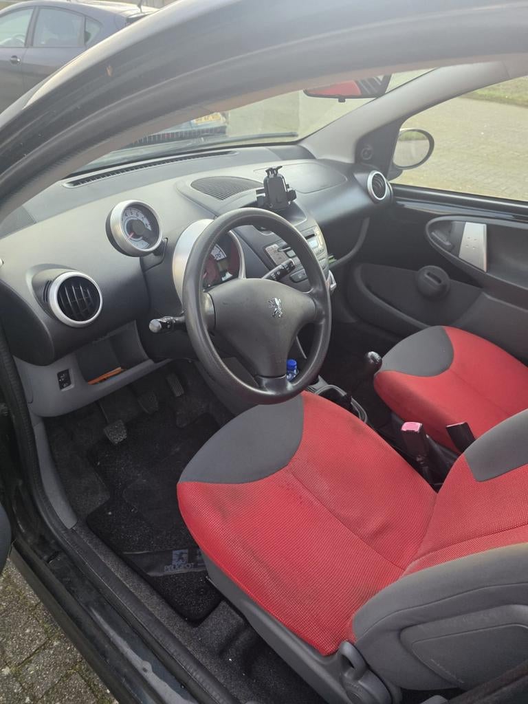 Peugeot 107 1.0 12V 5DR 2008 Zwart, Voorwielaandrijving, 4 stoelen, Handgeschakeld, Particulier