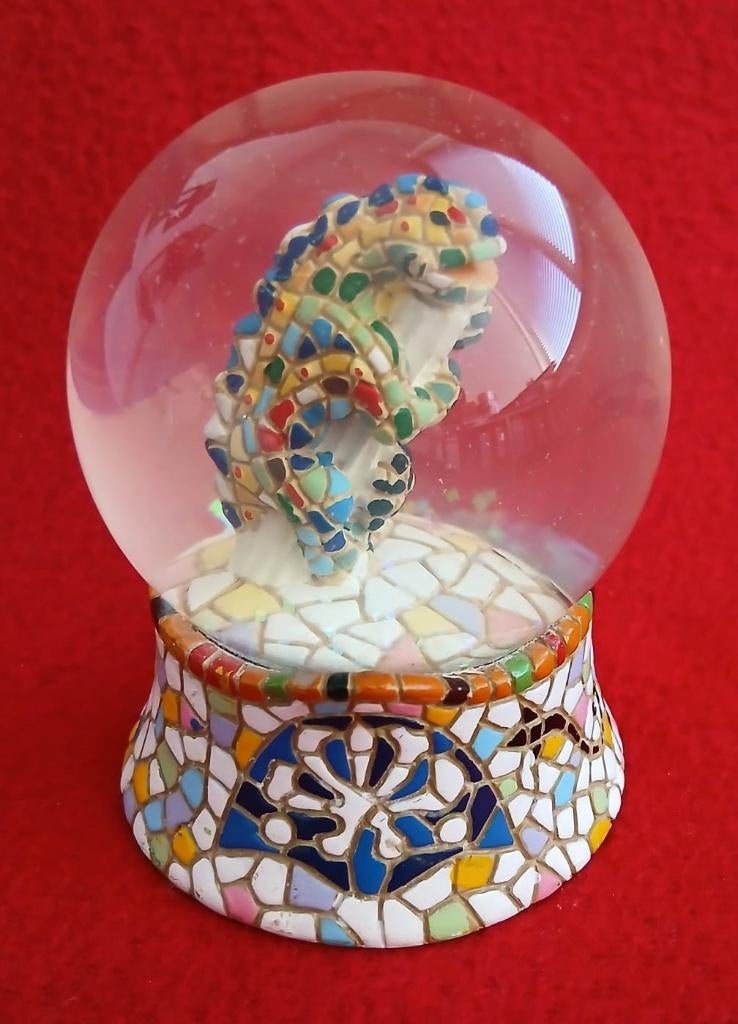 Sneeuwbol. Barcino. Lizard van Antoni Gaudi., Antiek en Kunst, Kunst | Designobjecten, Ophalen of Verzenden