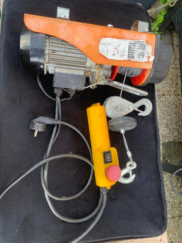 Lier 220 volt, Doe-het-zelf en Verbouw, Lieren en Takels, Ophalen of Verzenden, Gebruikt, Elektrisch