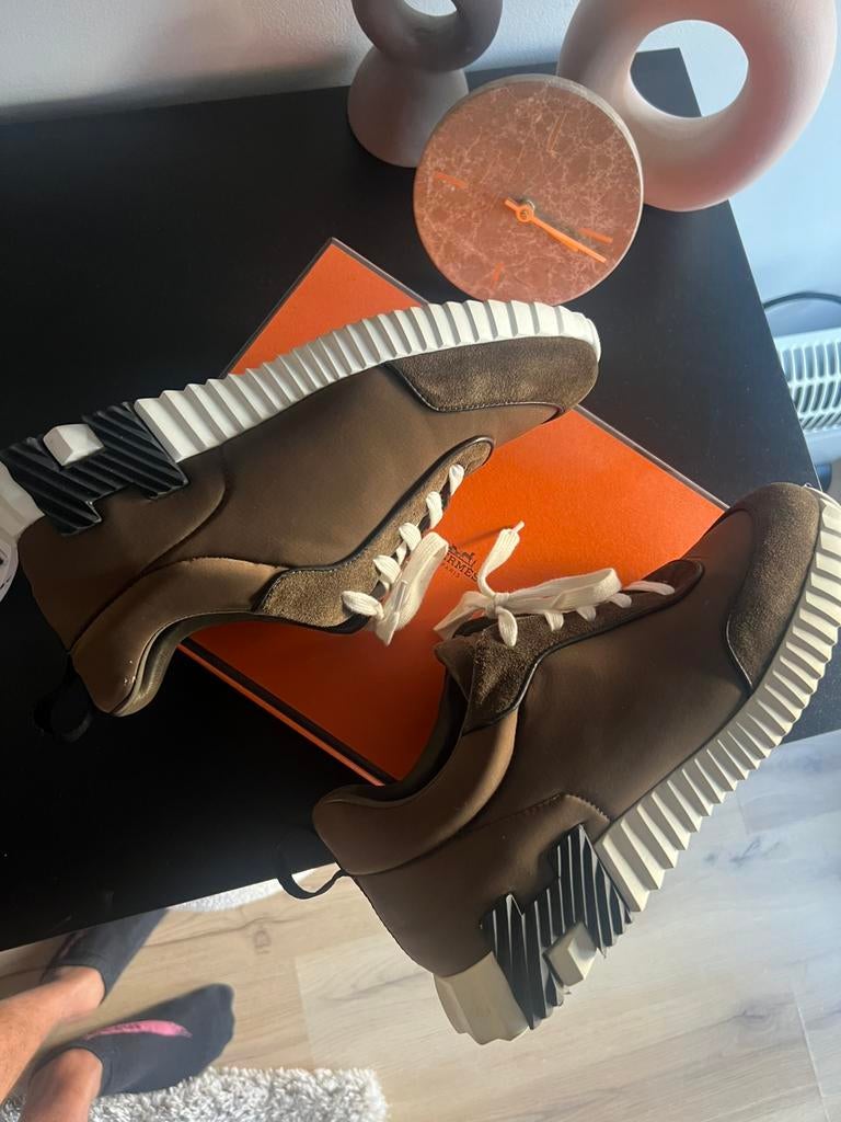 Hermes sneaker maat 43. Donkergroen, Contacten en Berichten
