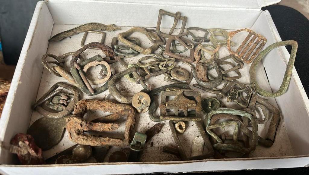 Bodemvondst …Lot Oude Gespen 15 euro, Antiek en Kunst, Ophalen of Verzenden