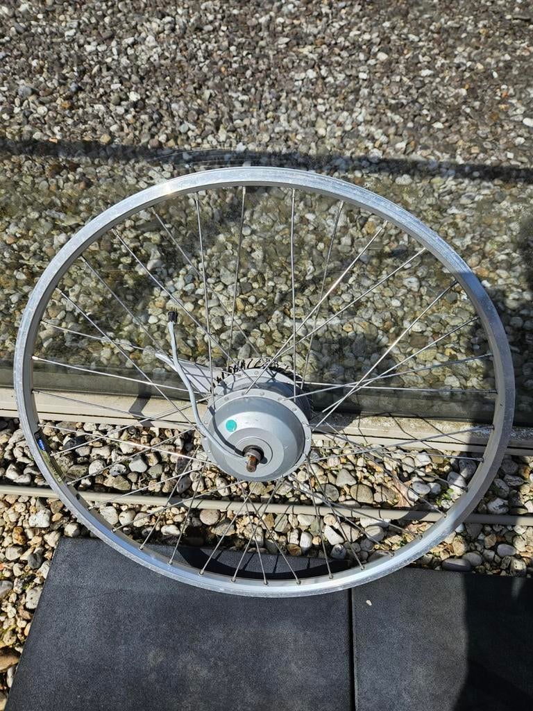 Elektrisch Gazelle voorwiel met motor, 9-pins, Fietsen en Brommers, Fietsonderdelen, Zo goed als nieuw, Motor, Shimano, Ophalen