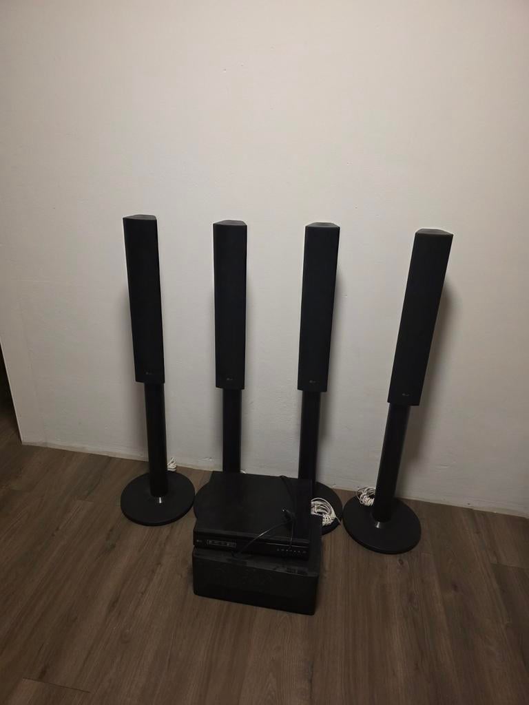LG Surround Set, Blu-ray en 4 Staande Speakers en subwoofer., Audio, Tv en Foto, Home Cinema-sets, Gebruikt, Blu-ray-speler, 70 watt of meer