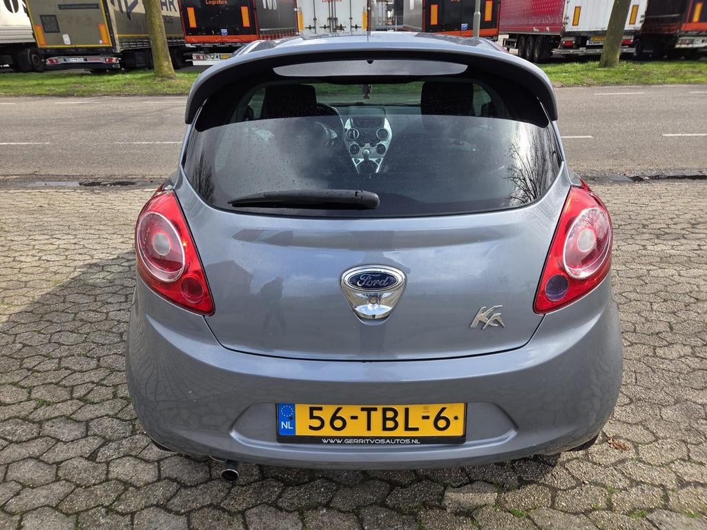 Te koop leuke ford ka titanium uitvoering met nieuwe apk, Auto's, Ford, Voorwielaandrijving, Euro 5, Stof, 1242 cc