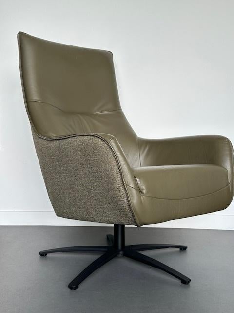 Twee Fauteuils leder/stof. Fauteuil hoge rug olijf groen., Huis en Inrichting, Fauteuils, Gebruikt, 75 tot 100 cm, Ophalen of Verzenden