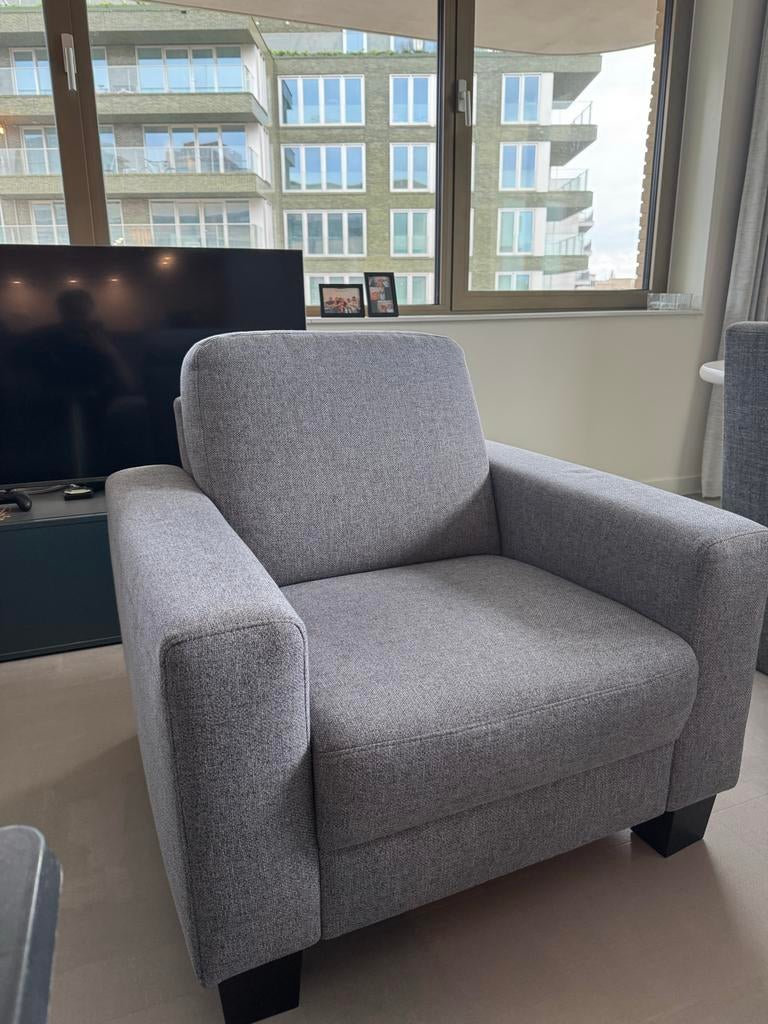 Comfortabele grijze stoffen luie stoel, Huis en Inrichting, Fauteuils, Zo goed als nieuw, Stof, 75 tot 100 cm, Ophalen