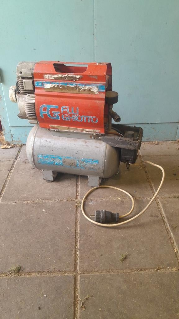 Mobiele luchtcompressor handzaam model compressor lucht 230, Ophalen, Gebruikt, 6 tot 10 bar, Minder dan 200 liter/min