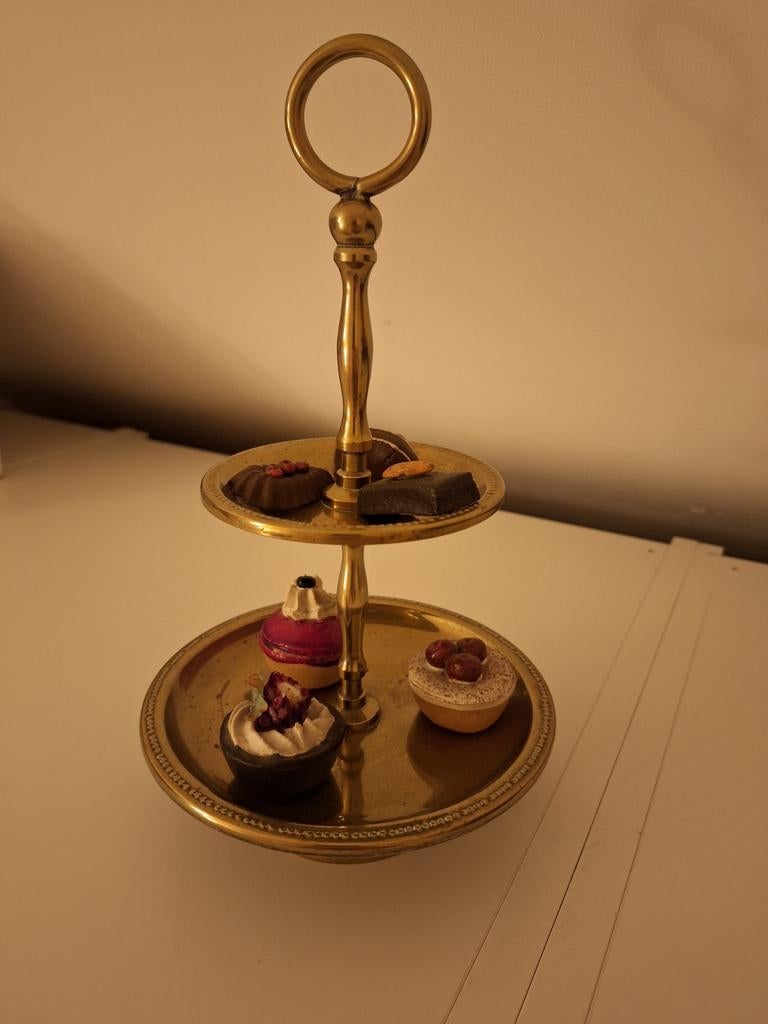 Koperen etagere met decoratie gebakjes, Ophalen of Verzenden, Gebruikt