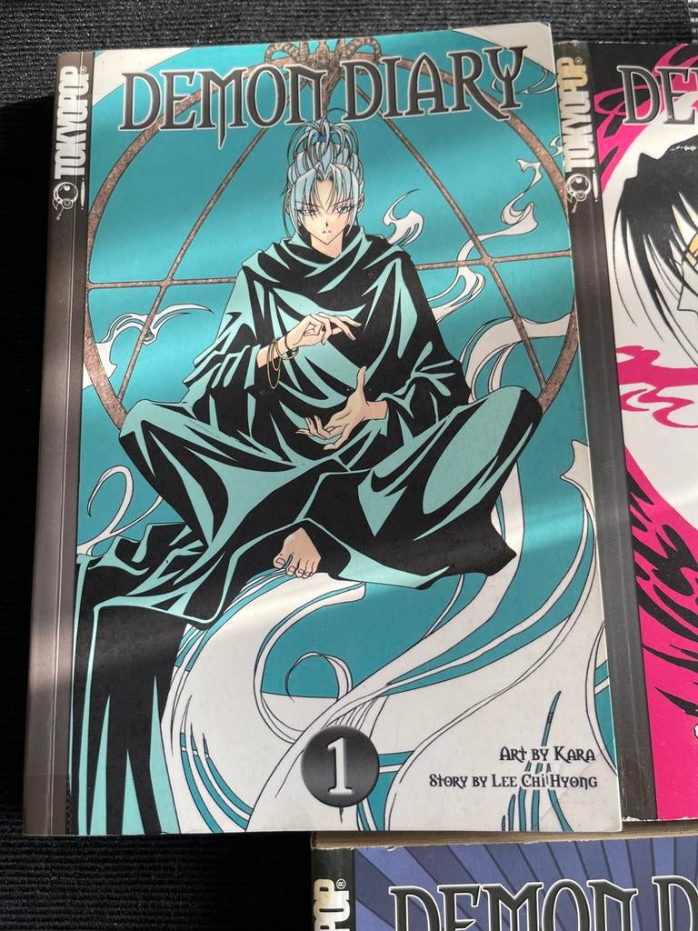 Demon diary  Lee yun Hee, Meerdere comics, Ophalen of Verzenden, Zo goed als nieuw, Japan (Manga)