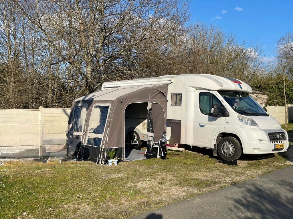 Adria Coral S-680-ST, Caravans en Kamperen, Standaard zit, Ringverwarming, Fiat, Particulier