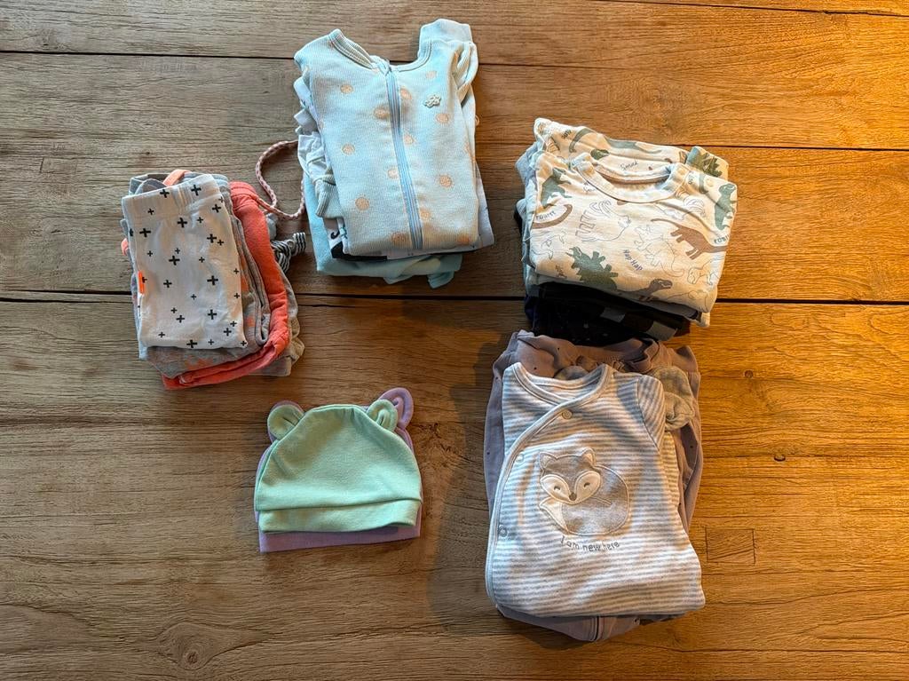 Babykleren pakket: mutsjes, broekjes, onesies, rompertjes, Ophalen, Gebruikt, Jongetje of Meisje