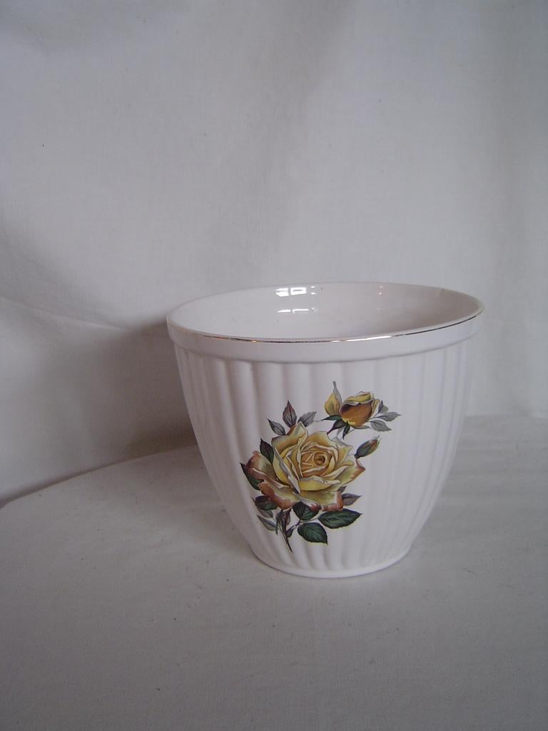 Vintage aardewerk bloempot met gele roos jaren 60, Gebruikt, Rond, Binnen, Ophalen of Verzenden