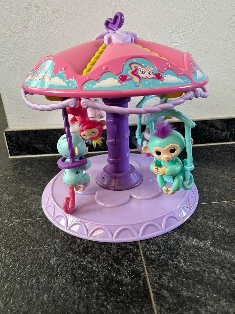 Wowwee Fingerlings Carrousel met 4 aapjes en 1 unicorn, Kinderen en Baby's, Speelgoed | Overig, Ophalen of Verzenden, Zo goed als nieuw