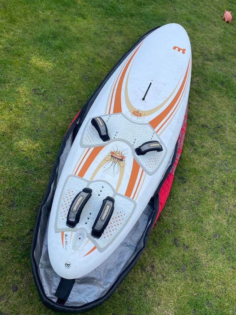 Surfset Mistral Syncro 124 met tuigage, Watersport en Boten, Ophalen, 250 tot 300 cm, Met draagtas, Complete set