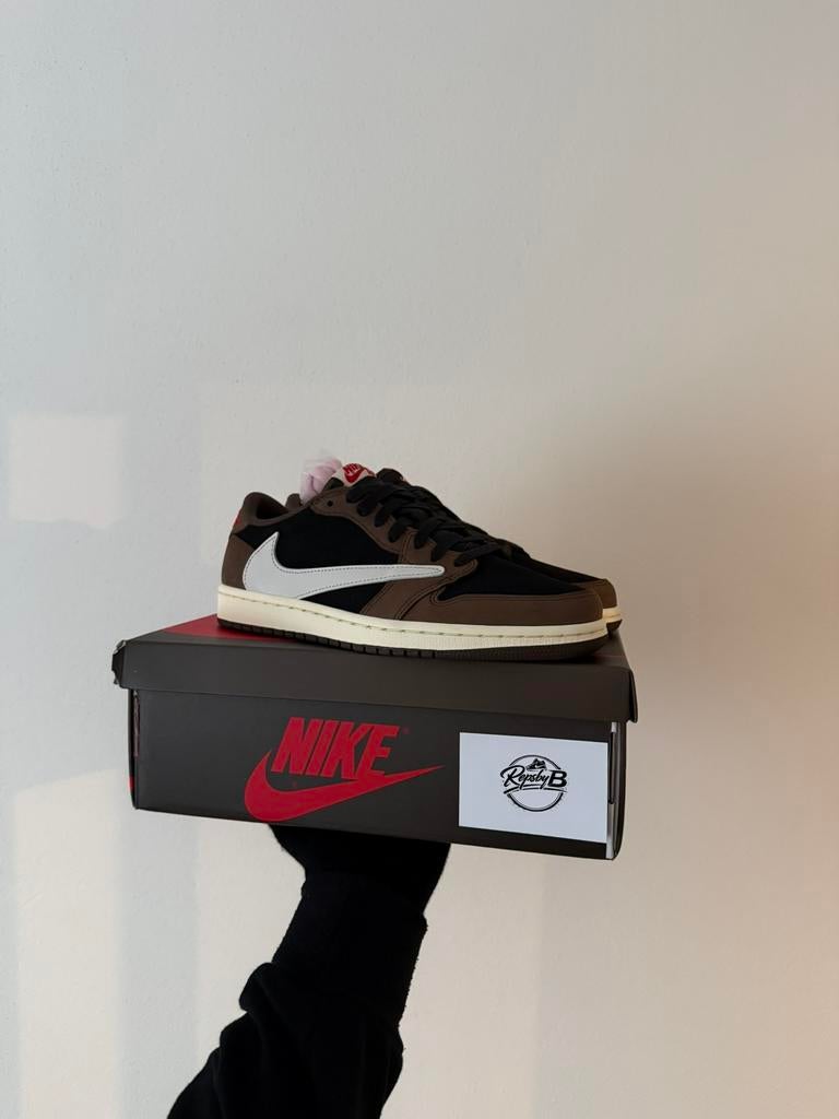 Nike Travis Scott “Mocha”, Bruin, Nieuw, Ophalen of Verzenden, Sneakers of Gympen