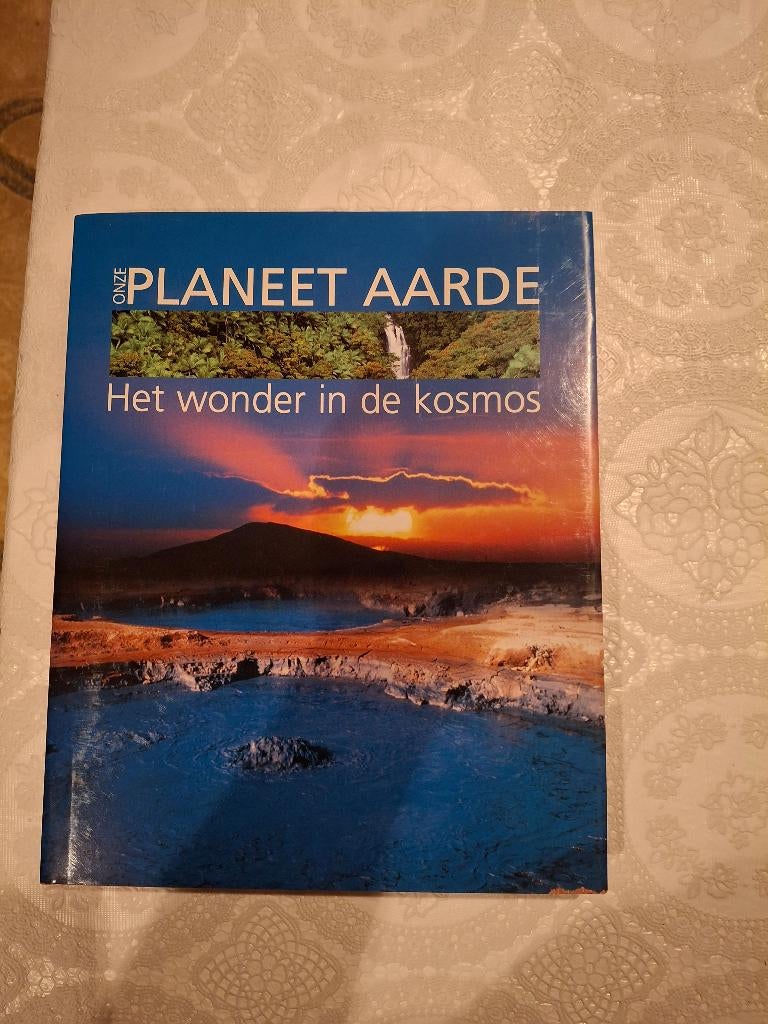 Onze planeet aarde. Het wonder in de kosmos - WNF, Ophalen of Verzenden, Zo goed als nieuw, Natuur algemeen
