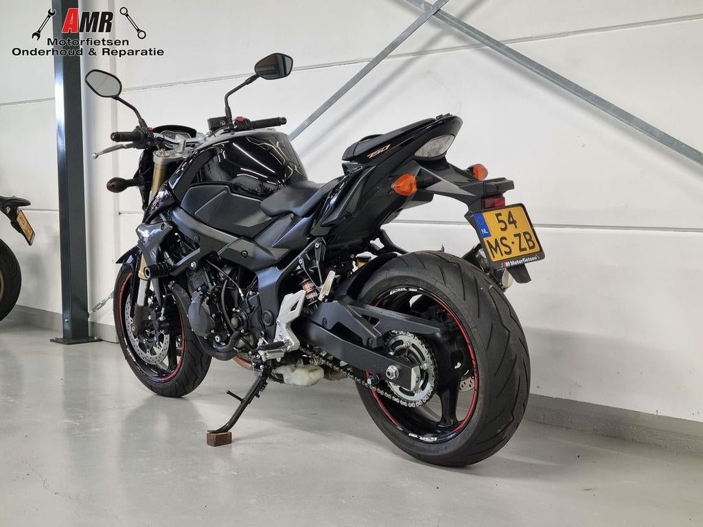 SUZUKI GSR 750 ABS (bj 2014) - foto 3