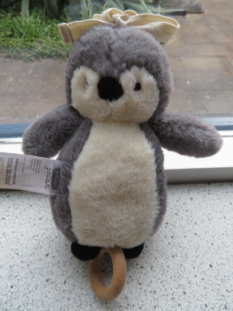Muziekknuffel pinguïn merk Jollein grijs wit velours, Ophalen of Verzenden, Zo goed als nieuw, Overige typen, Met geluid