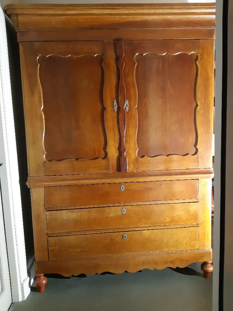 Mooi drents kabinet. Afm 235 x 165 x 46 cm geen houtworm., Ophalen of Verzenden