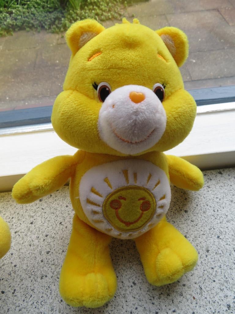 Care Bears Troetelbeer geel met lachende zon meet ca 23 cm, Kinderen en Baby's, Speelgoed | Knuffels en Pluche, Zo goed als nieuw