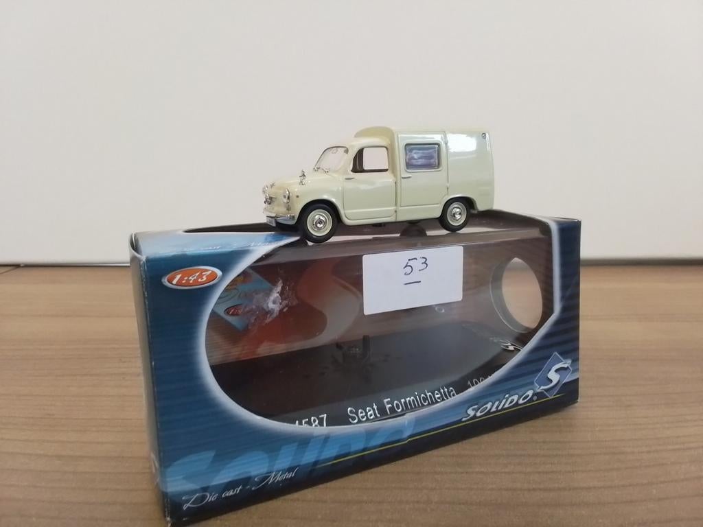 Solido.  SEAT FORMICHETTA  1964. crème., Ophalen of Verzenden, Zo goed als nieuw, Auto, Solido