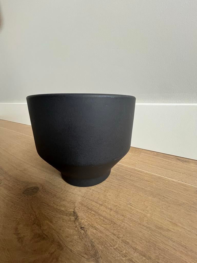 H&M Home Antraciet Bloempot 15 cm diameter Nieuw, Kunststof, Rond, Nieuw, Ophalen of Verzenden