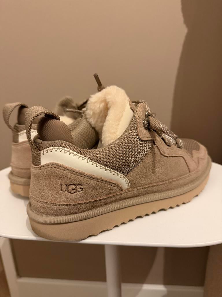 UGG Lowmel beige sneakers, Kleding | Dames, Schoenen, Beige, Ophalen of Verzenden, Sneakers of Gympen, Zo goed als nieuw