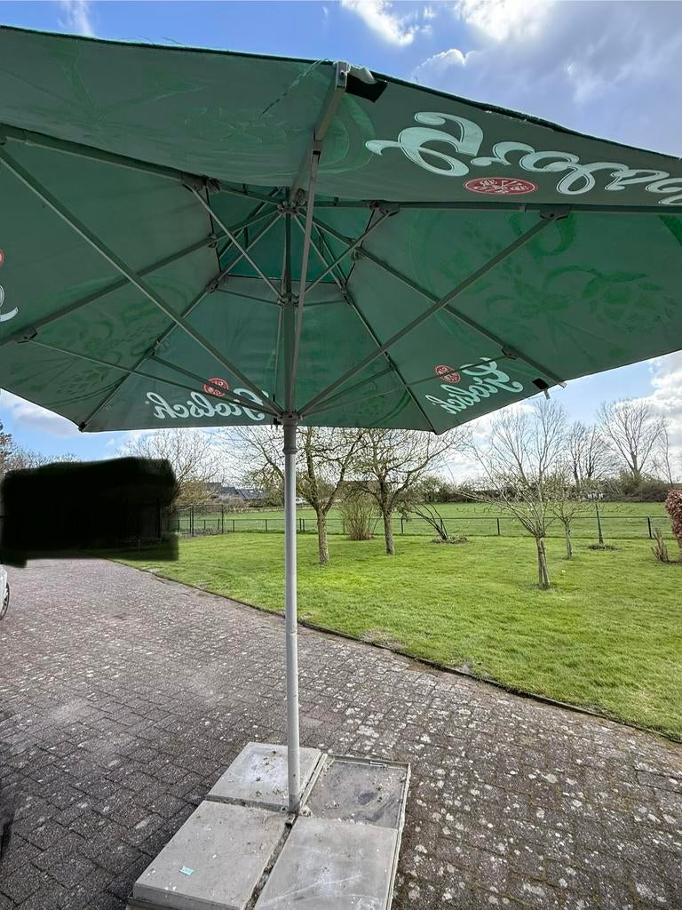 Grote Grolsch parasol 3,5x3,5 m met voet op wieltjes, Ophalen, Gebruikt, Meer dan 4 meter, Stokparasol