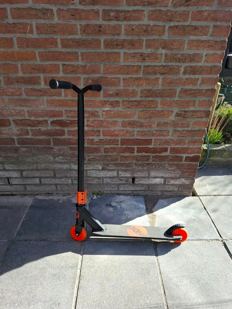RIDD Stuntstep zwart met oranje wielen, Fietsen en Brommers, Steps, Ophalen, Gebruikt, Gewone step, Ridd