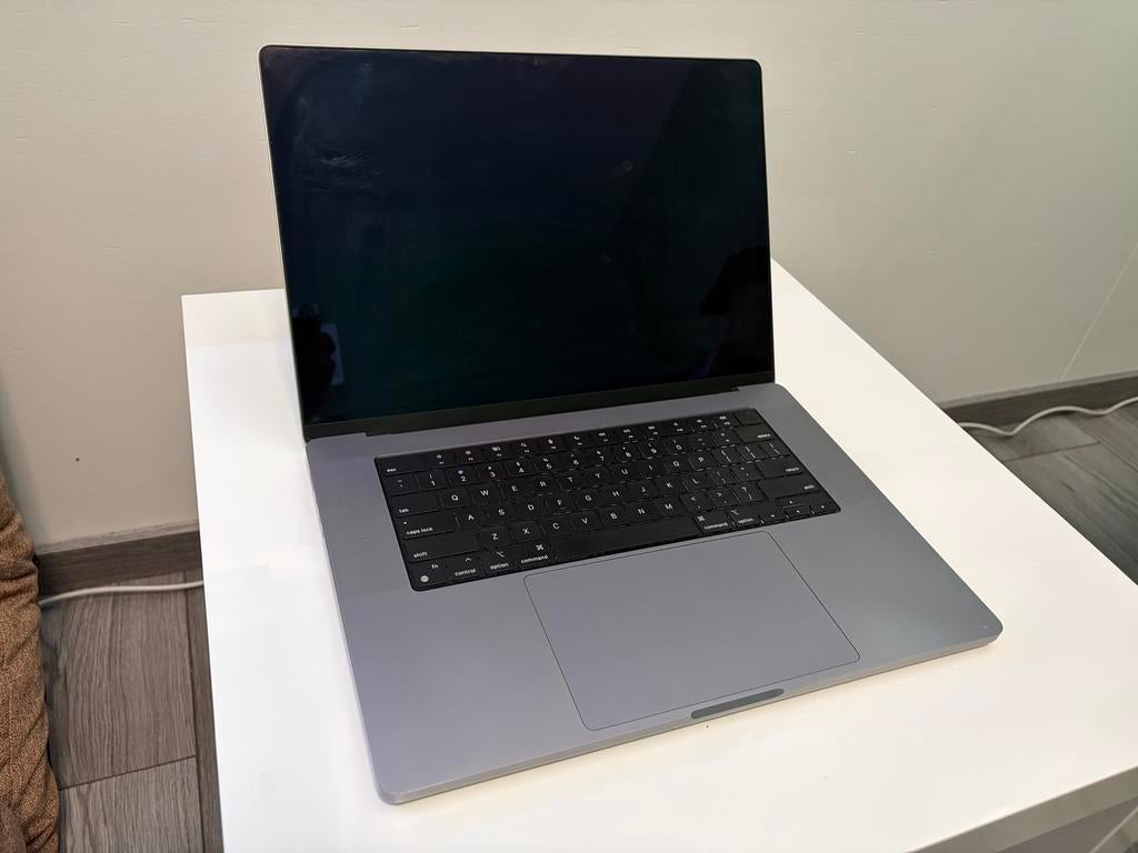 MacBook Pro 16" M1 Pro 2022 | Defect Display, Computers en Software, Apple Macbooks, Qwerty, 512 GB, 16 inch, Niet werkend